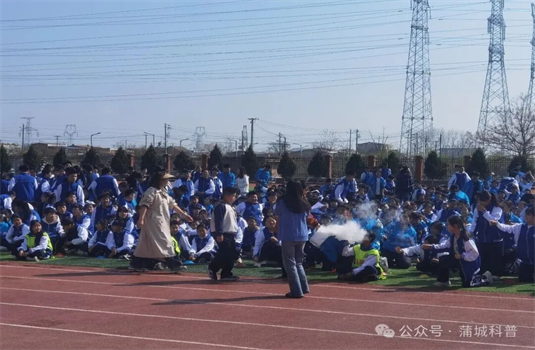 ����У԰������ѧ���� �������ε���ͯ��δ���ѳ��ص���ʮ�Ľ조�Ƽ�֮����У԰���������л�ڳǱ�������ѧ¡����Ļ