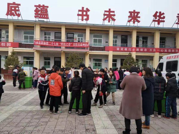 մ񳵽У԰   ʦƼʢ硱