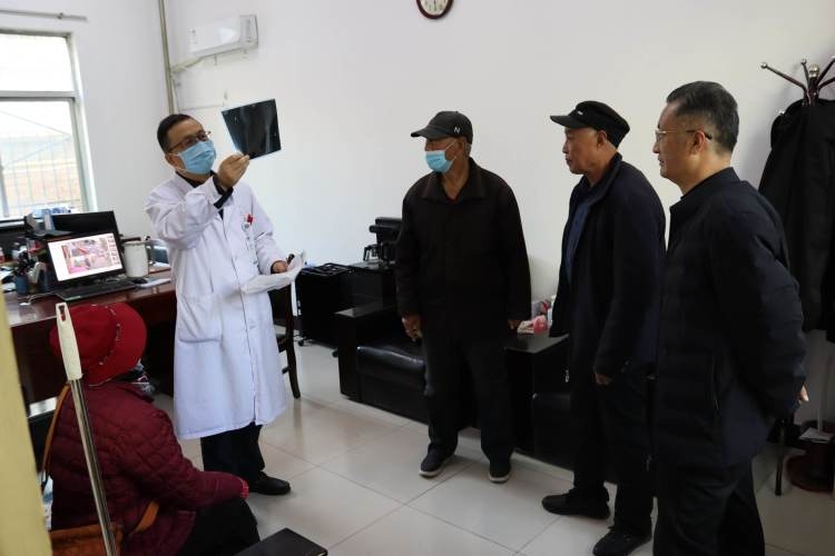 简篇-渭南市中心医院到市干休所为老同志义诊