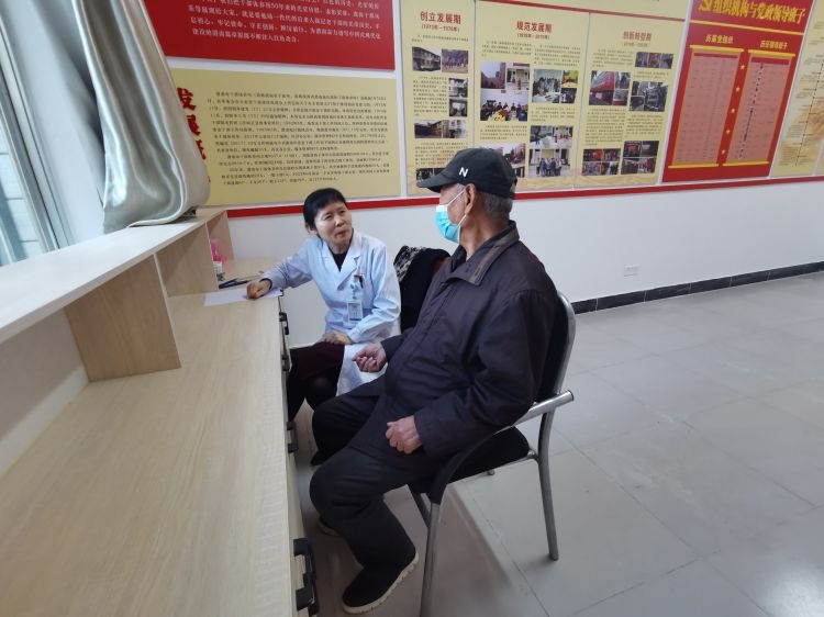 简篇-渭南市中心医院到市干休所为老同志义诊